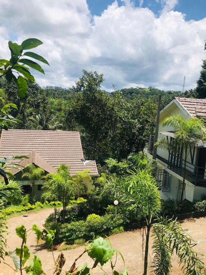 Letstay Vythiri Hill Palace エクステリア 写真