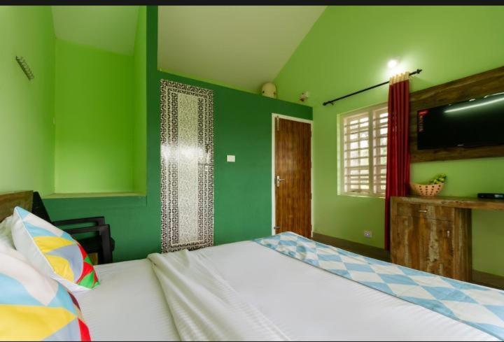 Letstay Vythiri Hill Palace エクステリア 写真