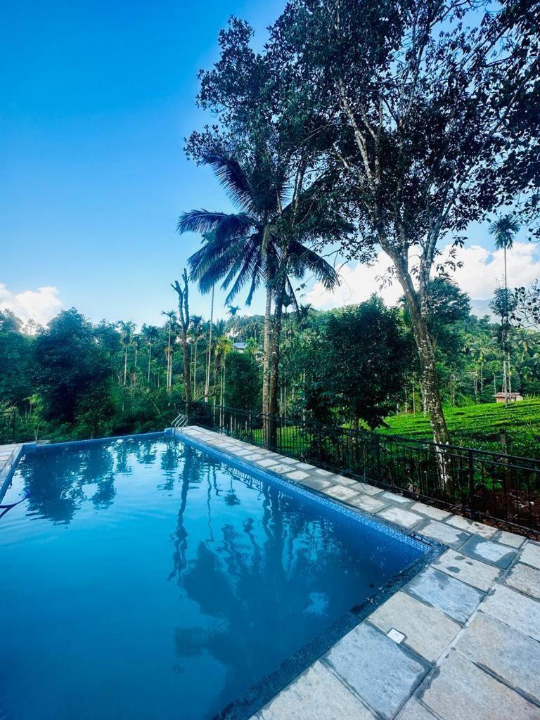 Letstay Vythiri Hill Palace エクステリア 写真