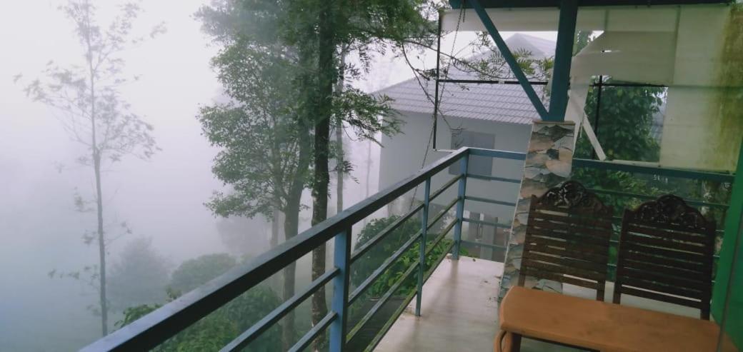 Letstay Vythiri Hill Palace エクステリア 写真